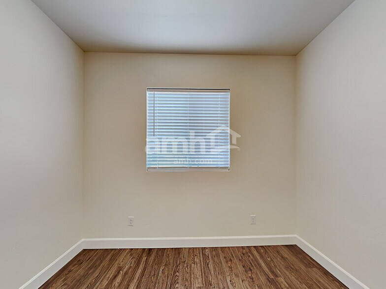 Building Photo - 2010 N Oconner Ave