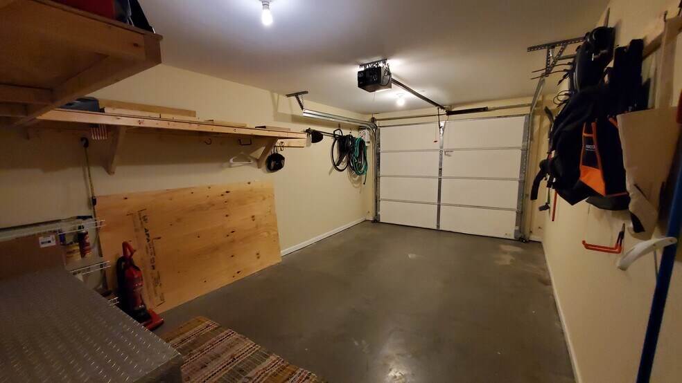 Building Photo - 304 W 18th St