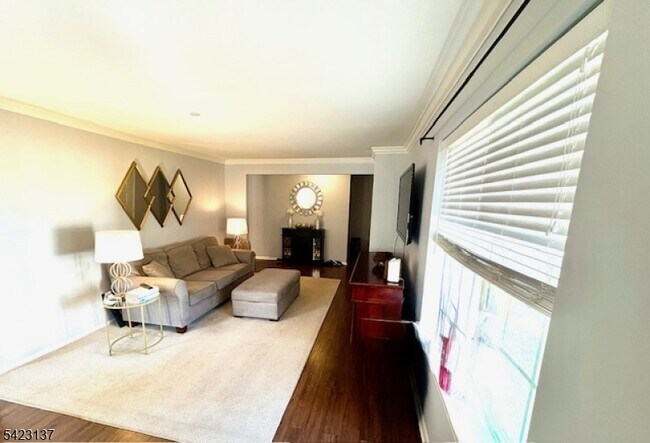 Building Photo - 247 Riveredge Dr