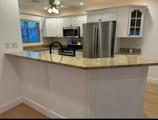 Building Photo - 39 Castle Rd