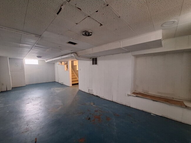 Building Photo - Come see your new home!