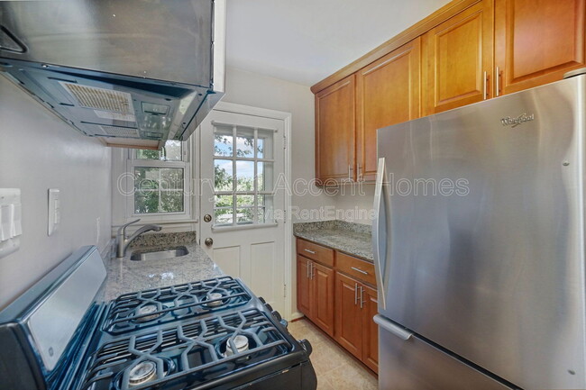Building Photo - 2707 Jefferson Dr