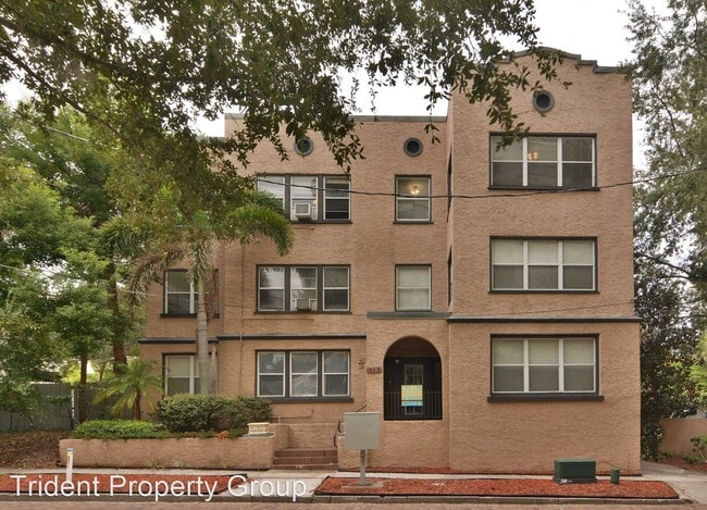 Building Photo - 515 E Pine St