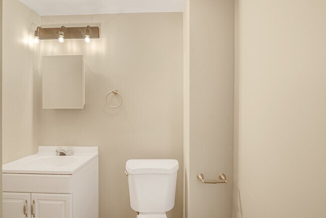 Building Photo - 12 Franklin Ave