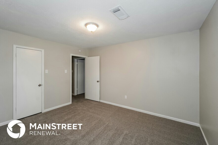 Building Photo - 8106 Middlebury Ln
