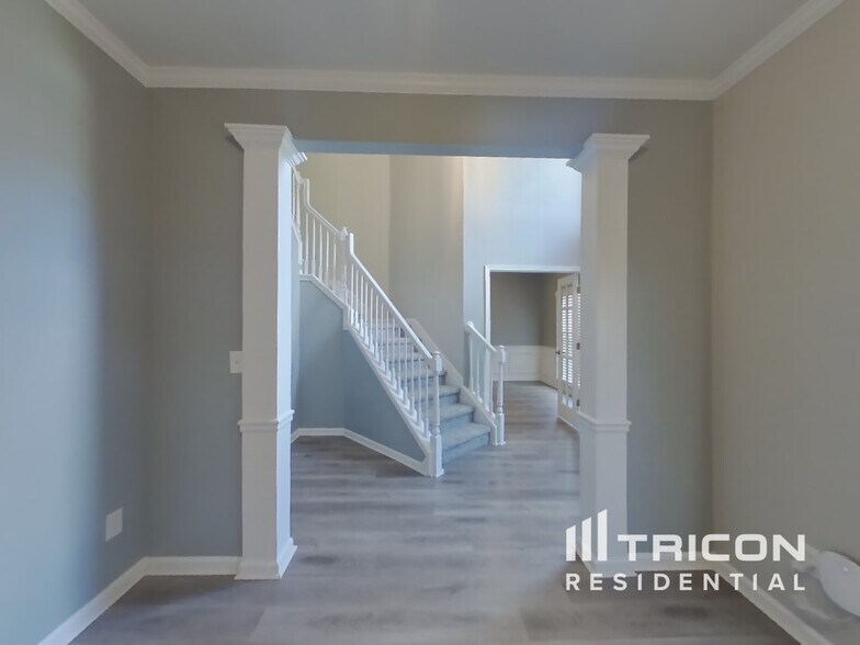 Building Photo - 1315 Bridle Path Dr