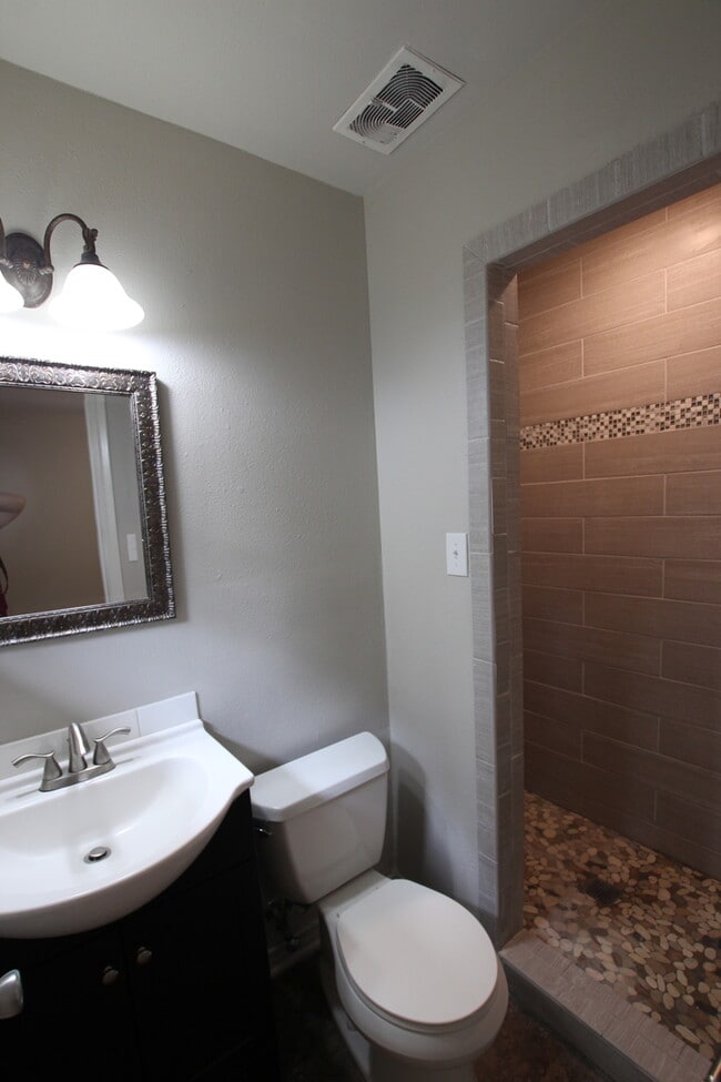 Building Photo - Lease Takeover Opportunity Available! 3 be...