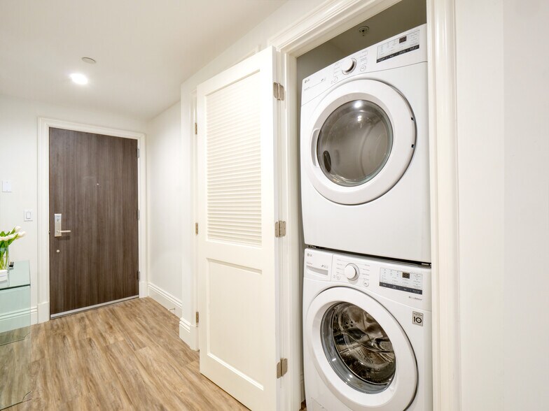 Building Photo - 911 S Shenandoah St