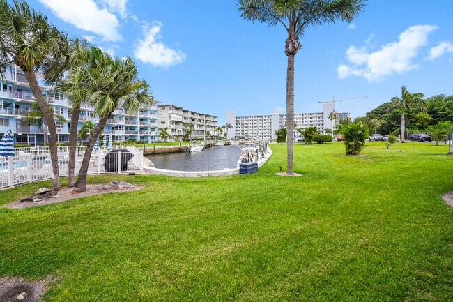 Building Photo - 1444 SE 15th Ct