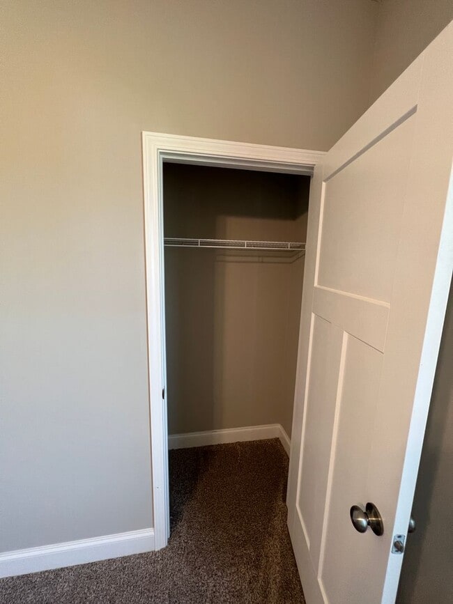 Building Photo - 406 St George Wy