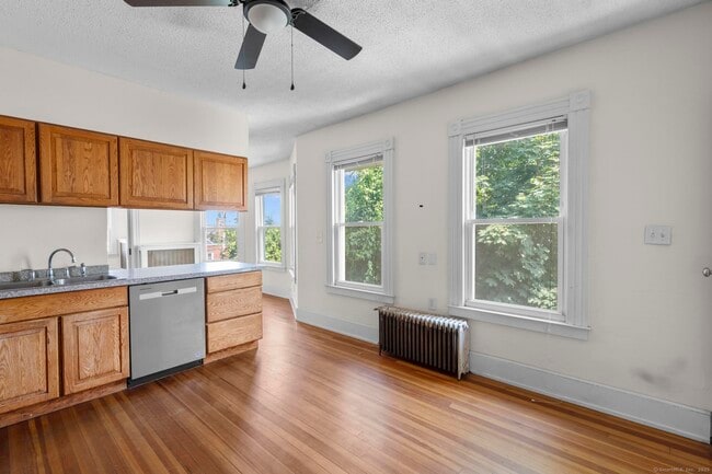 Building Photo - 14 S Whittlesey Ave