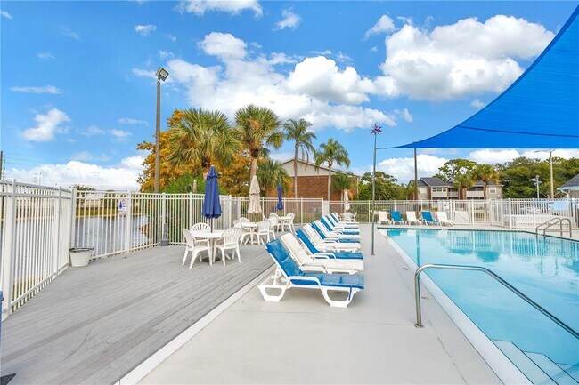 Building Photo - 1400 Gandy Blvd N