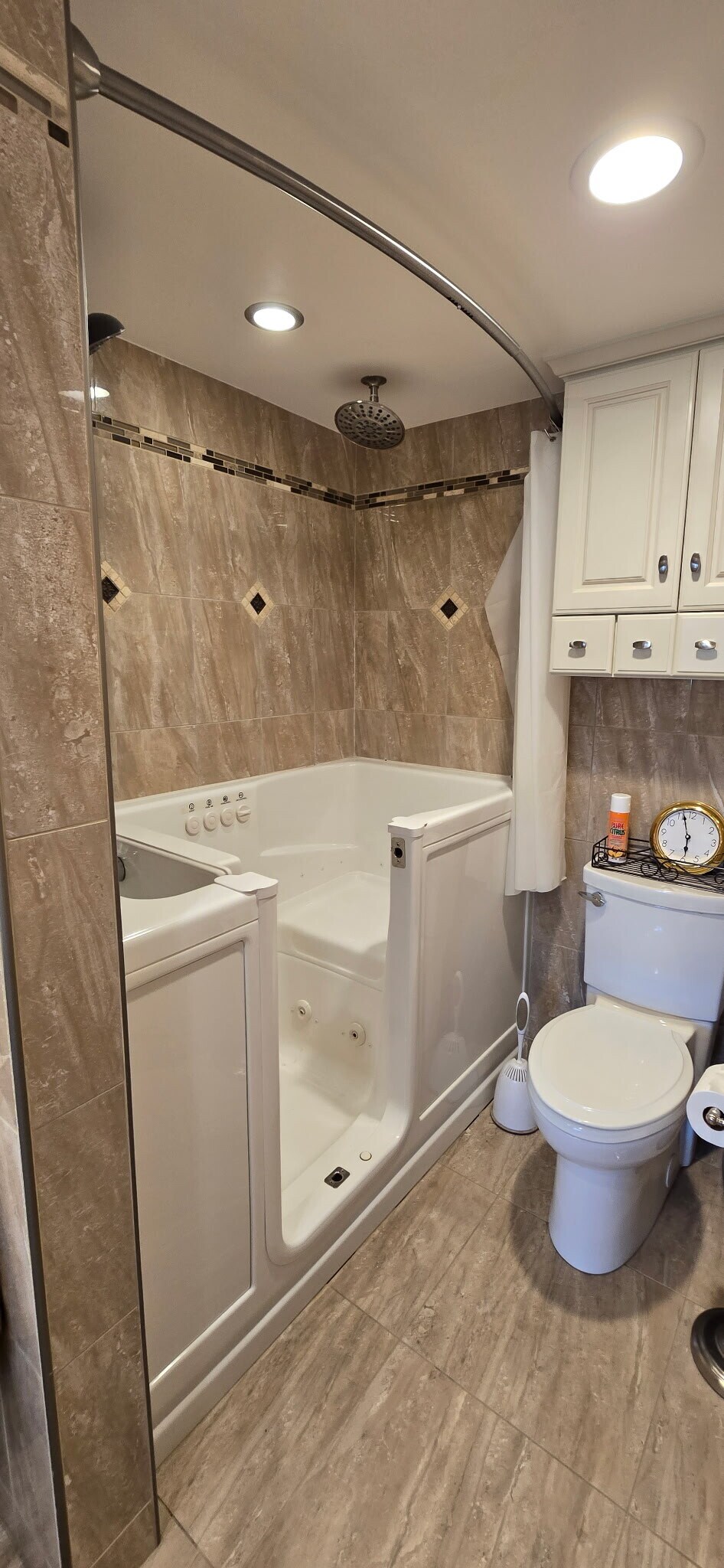 walk-in specialty tub - 14255 Rosemary Ln