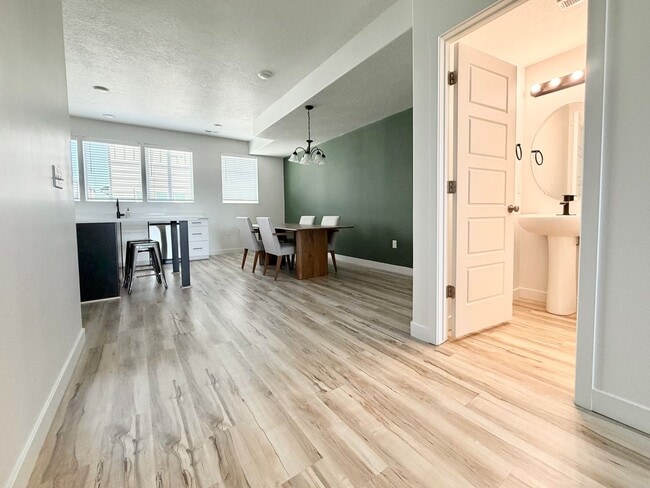 Building Photo - 3 Bed + 2.5 Bath Townhome w/ Garage, Storage & Dogs Allowed Near Jordan Landing