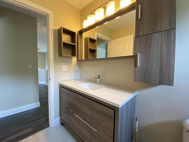 Building Photo - 4115 Andover Cay Blvd