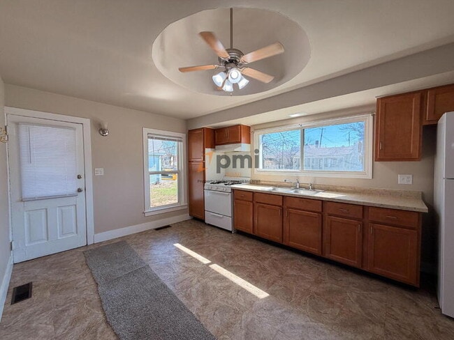 Building Photo - 56 Erie St