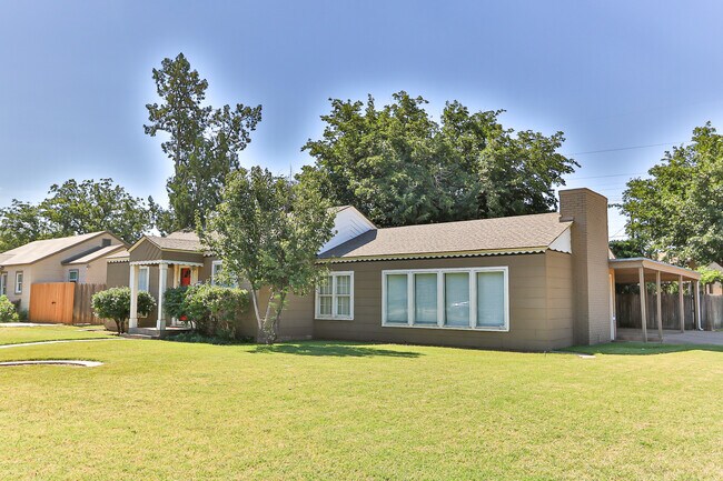 Building Photo - 2517 33rd St