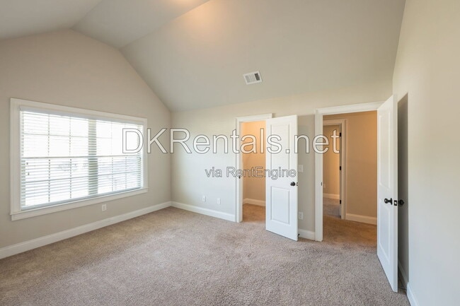 Building Photo - 2766 Hilson Commons