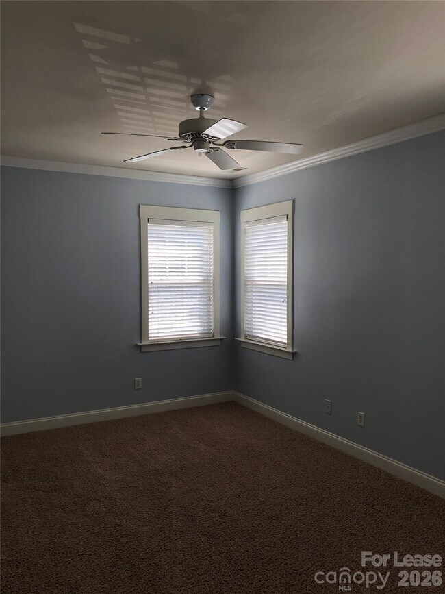 Building Photo - 113 Lake Davidson Park