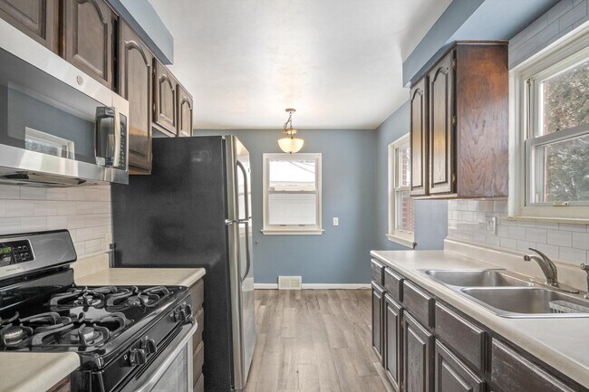 Building Photo - 27576 MacKenzie Dr