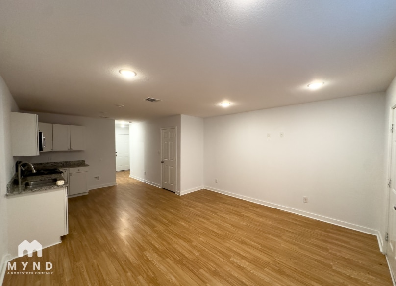 Building Photo - 3034 W Salinas