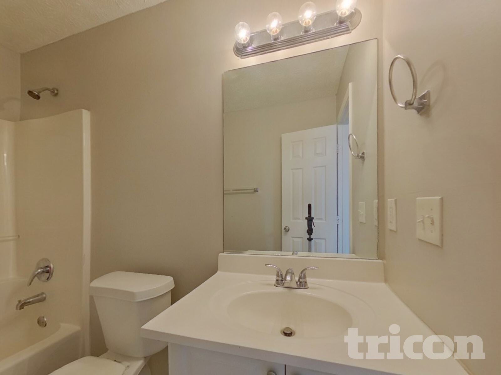 Building Photo - 172 N White Pines Dr