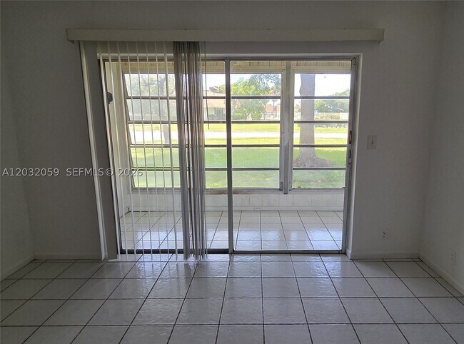 Building Photo - 5510 N Lakewood Cir