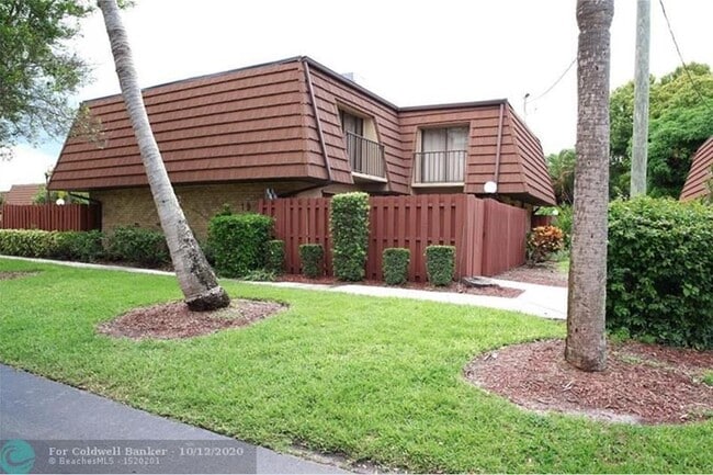 Primary Photo - 1440 N Lawnwood Cir
