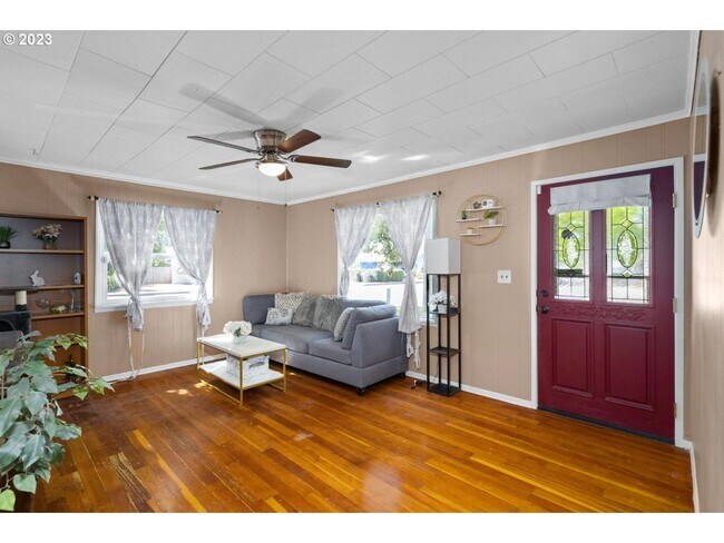 Building Photo - 3Bd/1Ba Mid Century Home In Canby~ A/C, 2 Additional Storage, and Spacious Yard!!!