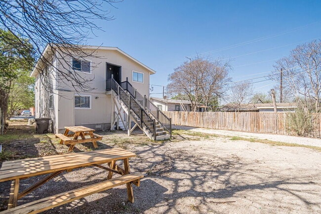 Building Photo - 2323 Arbor Pl