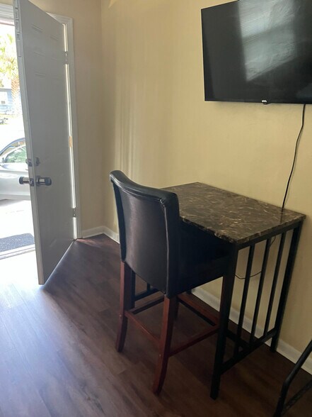 Building Photo - 4586 Park St