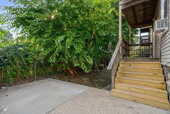 Building Photo - 193 Florence St