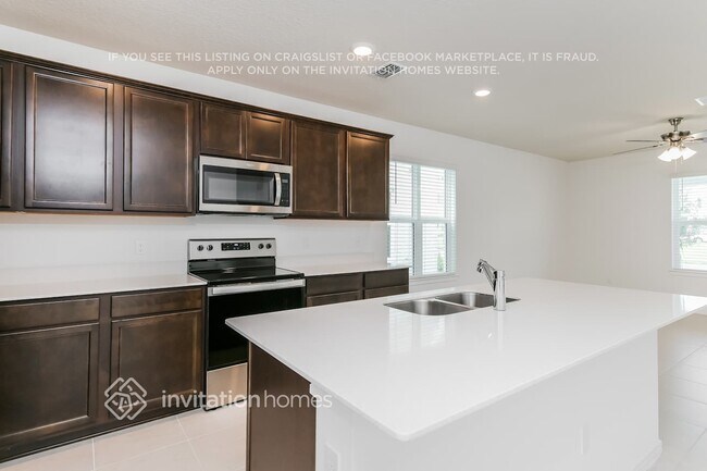 Building Photo - 1977 Summer Serenity Dr