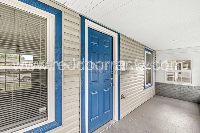 Building Photo - 3340 N Sherman Dr