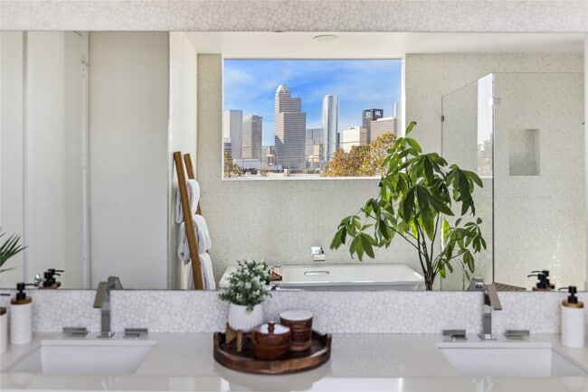 Building Photo - 306 W Pierce St