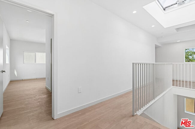 Building Photo - 2521 S Orange Dr