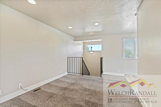 Building Photo - 2 Bedroom 1 Bath Ogden Duplex