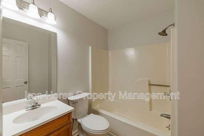 Building Photo - 1060 Windbrooke Ct