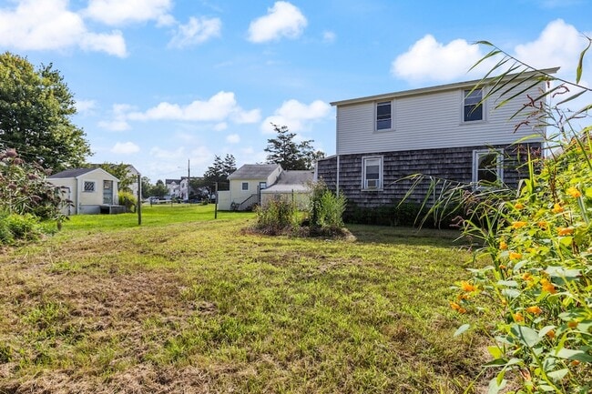 Building Photo - 176 Shore Rd