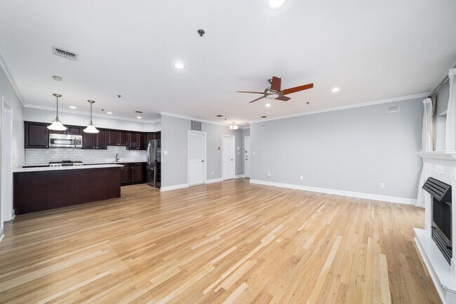 Building Photo - 452 2nd St