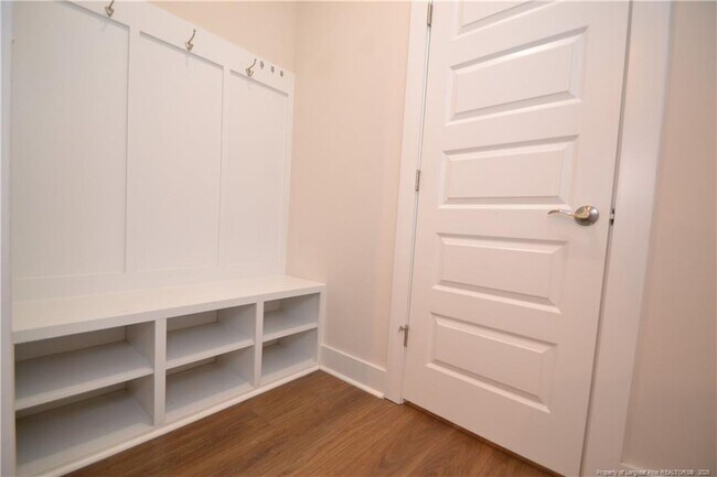 Building Photo - 544 Basin Hl Dr