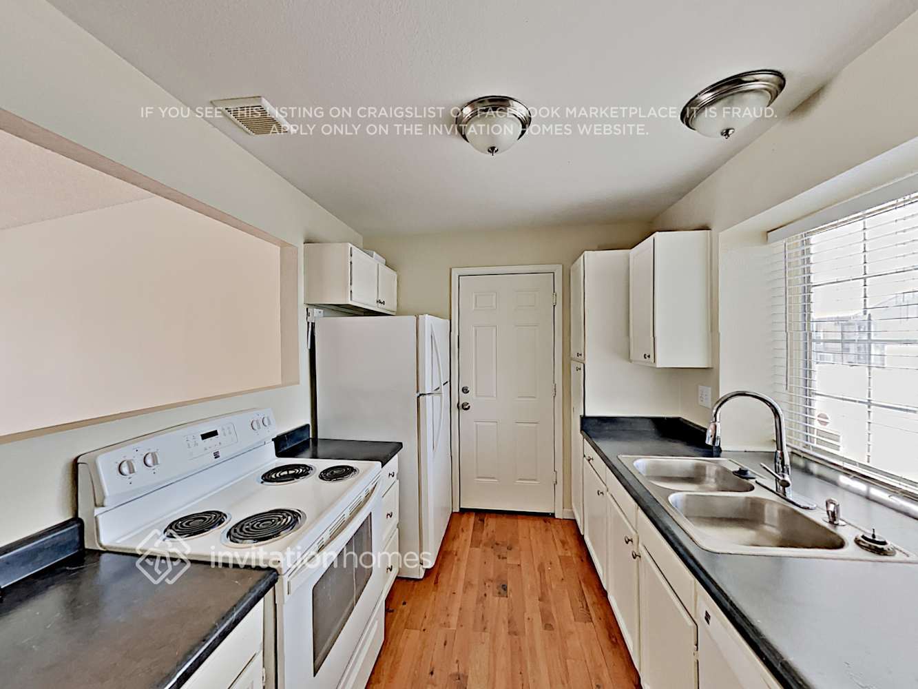 Building Photo - 5840 S Perth Pl