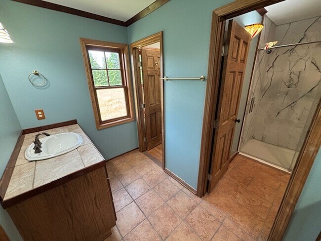 Building Photo - Stunning 3-Bed, 2.5-Bath Country Home on 3...