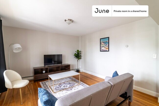 Building Photo - Room in Shared 5 bed/1.5 bath home