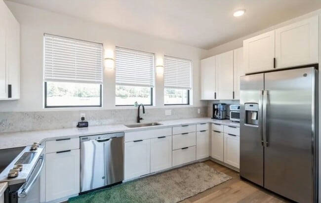 Building Photo - 1393 Keosauqua Way