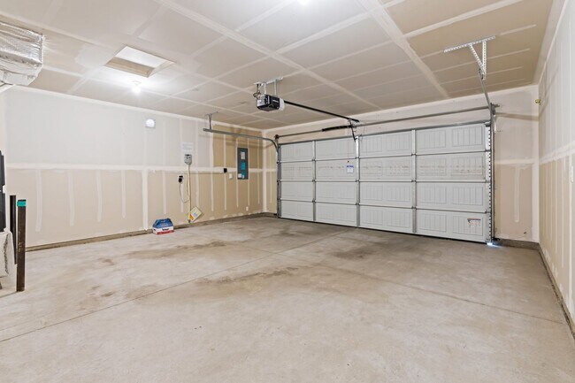 Building Photo - 4 Bedroom, 2 Bath Gorgeous Nampa Home on a...