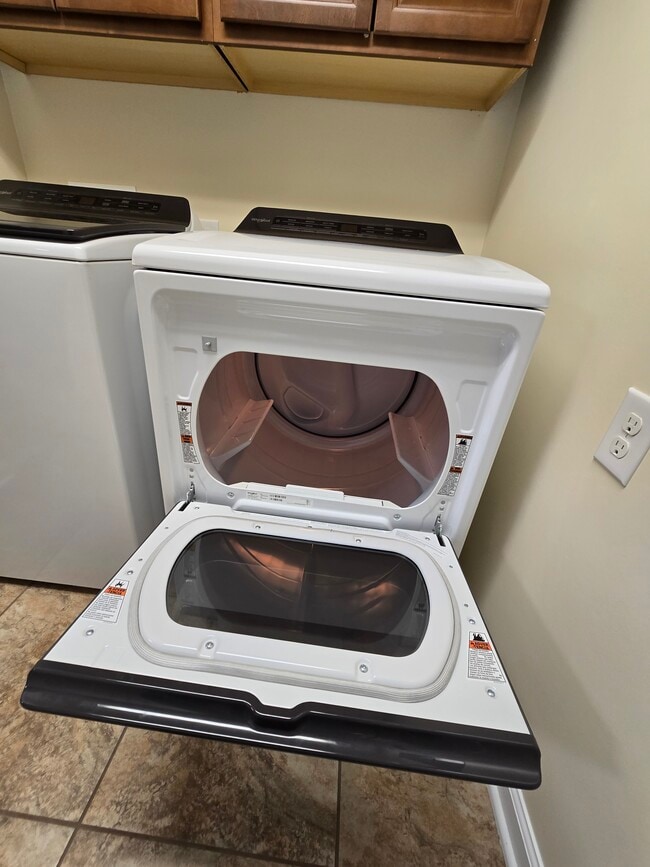 Building Photo - 107a Oakwood Dr