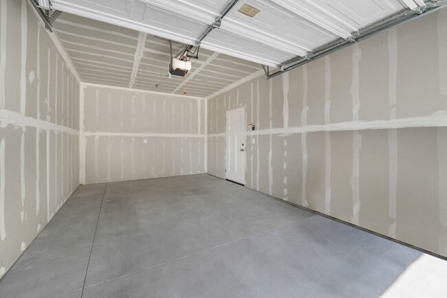 Building Photo - Pet-Friendly Lake View condo