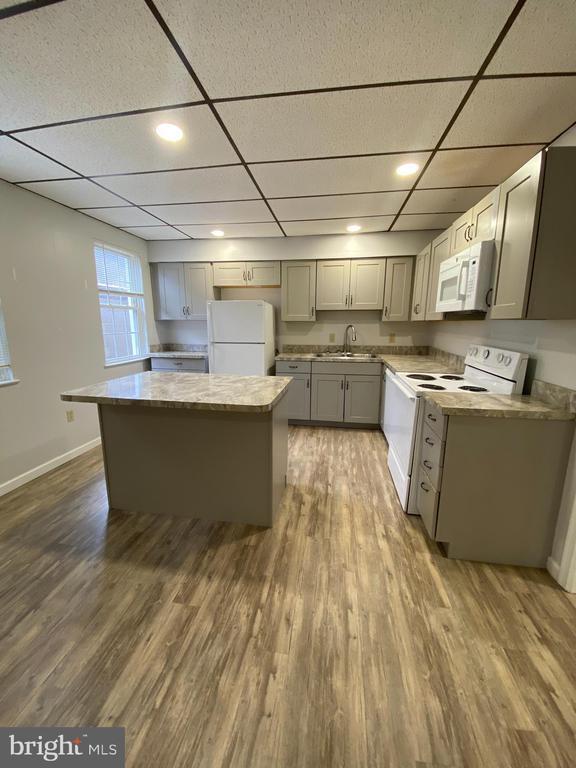 Building Photo - 181 Armstrong St