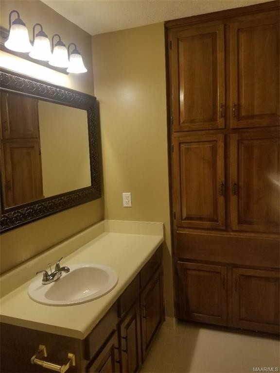 Building Photo - 1811 Young Farm Rd